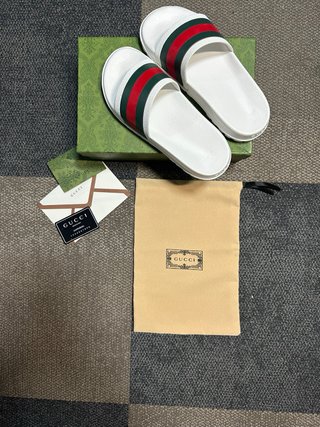Chanclas Gucci Blancas Tiras Verde y Rojo