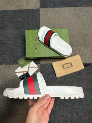 Chanclas Gucci Blancas Tiras Verde y Rojo