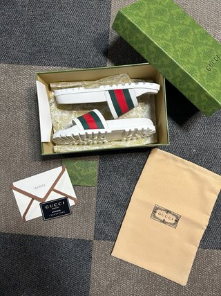 Chanclas Gucci Blancas Tiras Verde y Rojo