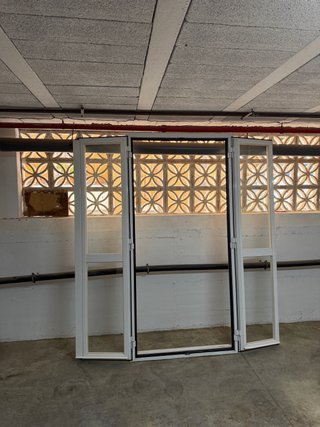 Puerta doble de aluminio