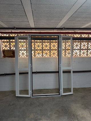 Puerta doble de aluminio