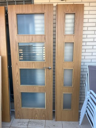 Conjunto puertas madera y cristal salón