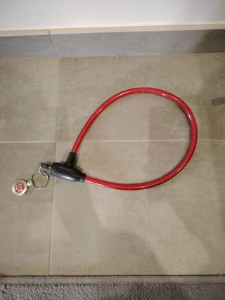 Candado Cable Rojo con Llave Moto/Bici
