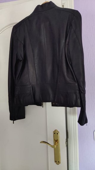 Cazadora de piel negra