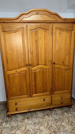 Armario de madera 3 puertas