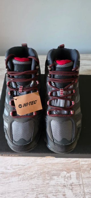 Botas de trekking Hi-Tec grises y rojas
