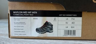Botas de trekking Hi-Tec grises y rojas