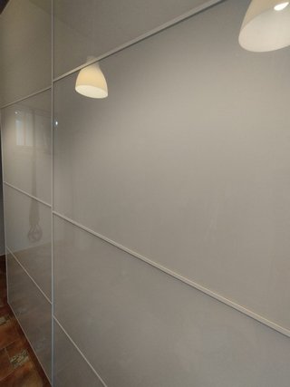 Puerta corredera de armario cristal blanco