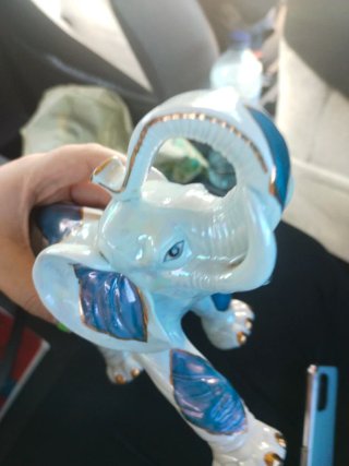 Elefante de cerámica decorativo