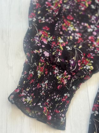 Vestido floral negro manga larga