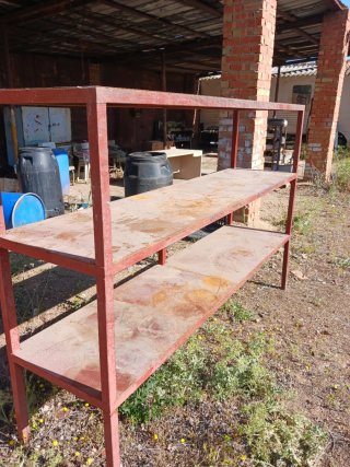 Estantería metálica roja de 3 baldas