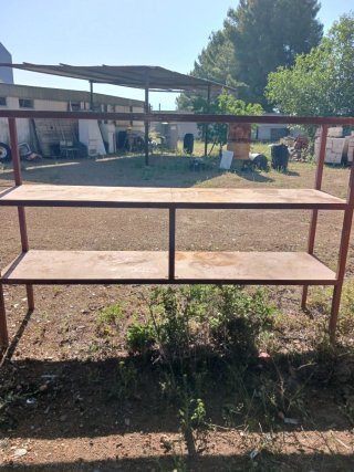 Estantería metálica roja de 3 baldas