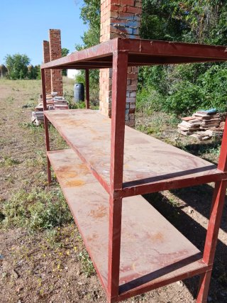 Estantería metálica roja de 3 baldas