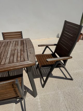 Mesa y sillas de jardín madera y metal