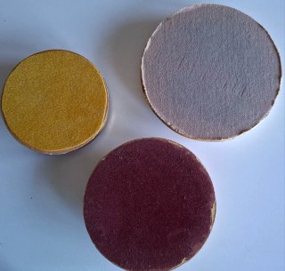 3 PEANAS ANTIGUAS DE MADERA Y PAN DE ORO