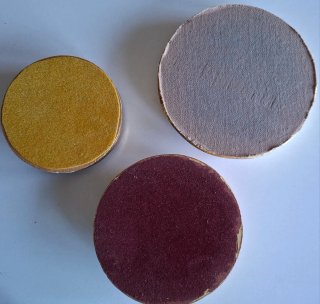 3 PEANAS ANTIGUAS DE MADERA Y PAN DE ORO