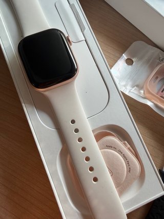 Apple Watch Series 7 Beige/Oro