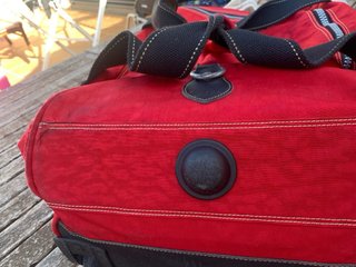 Bolsa de viaje Kipling roja con ruedas
