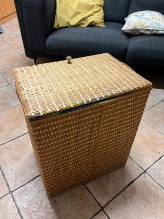 CESTA PARA ROPA o Baúl de mimbre con forro de tela