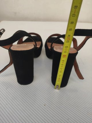 Zapatos de tacón Mariamare negros