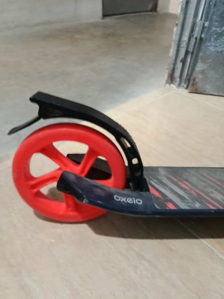 Patinete Oxelo con ruedas naranjas