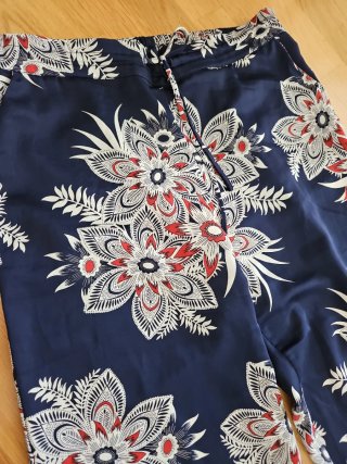 Pantalones anchos estampados