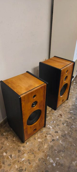 Altavoces madera y negro