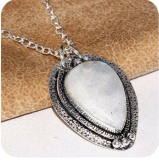 Collar Plata con Piedra Luna