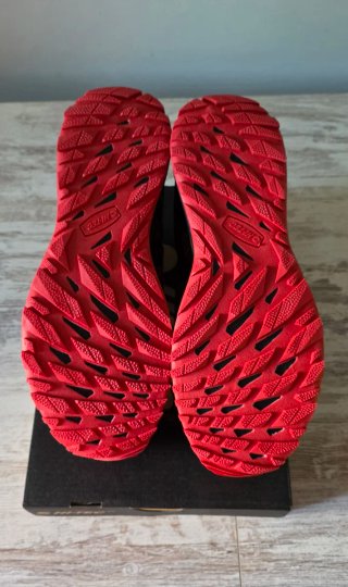 Zapatillas HI-TEC Negras y Rojas