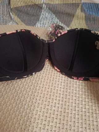 Sujetador H&M floral negro y rosa