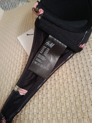 Sujetador H&M floral negro y rosa