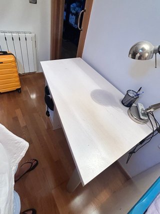 Escritorio de estudio blanco robusto