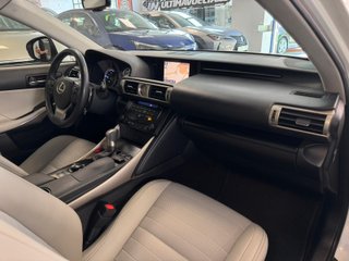 Lexus IS 300h Hybrid Drive Tecno