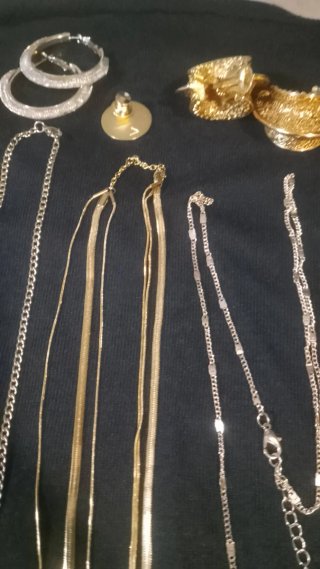 Lote de Cadenas y Anillos Dorados y Plateados