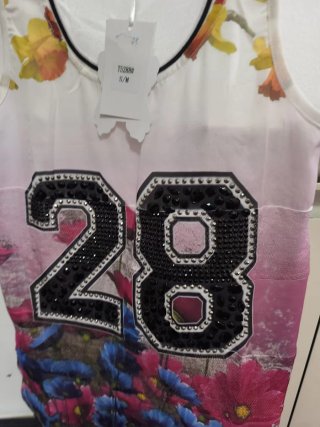 Camiseta TT. STUDIO 28 Flores Talla M