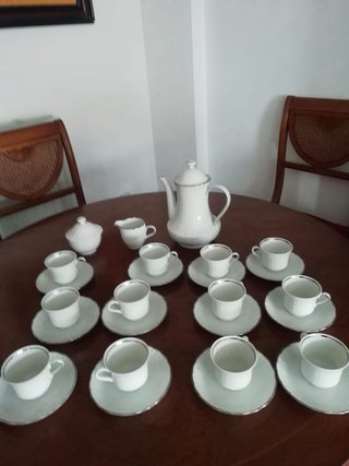 Vajilla de porcelana blanca