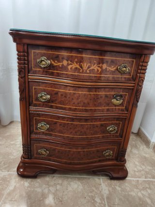 Juego de ds Mesitas de noche de madera