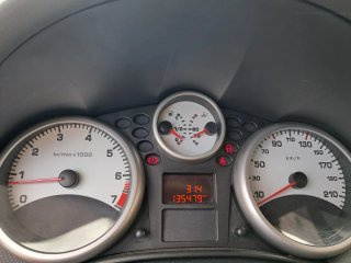 Peugeot 207 2008 con 136.000 km