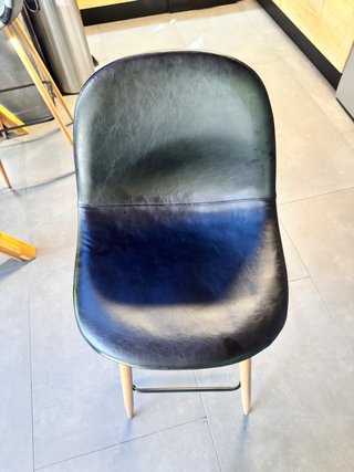 Mesa alta cristal + 4 sillas madera