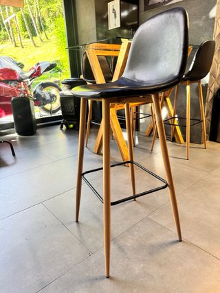 Mesa alta cristal + 4 sillas madera