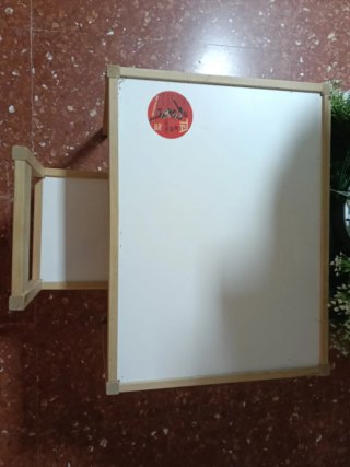 Mesa infantil de madera