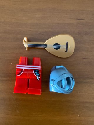 Lego Partes Minifiguras: Mandolín, Casco y Piernas
