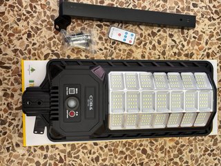 Lámpara Solar de exterior con sensor de movimiento