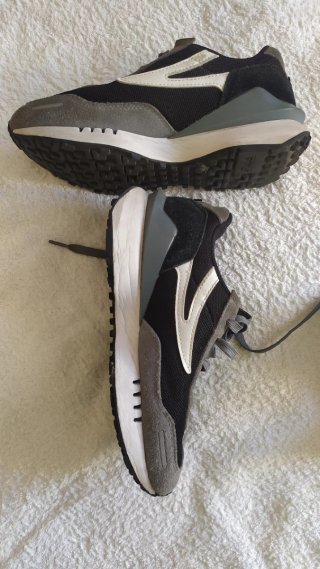 Zapatillas Fila Negras y Grises