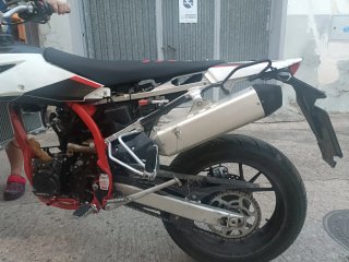 SWM SM 125 R Supermotard Roja y Negra