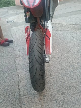 SWM SM 125 R Supermotard Roja y Negra