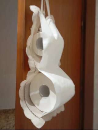 Colgador de papel higiénico bordado