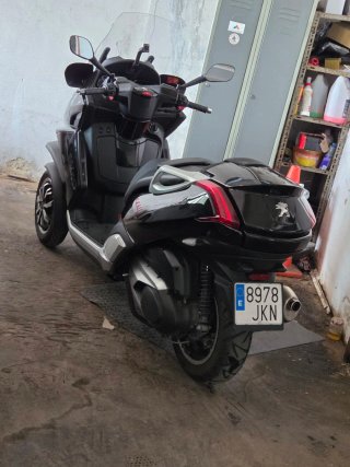 Peugeot Metropolis Negro/Plata
