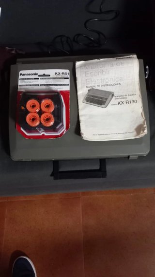 Máquina de escribir Panasonic D180