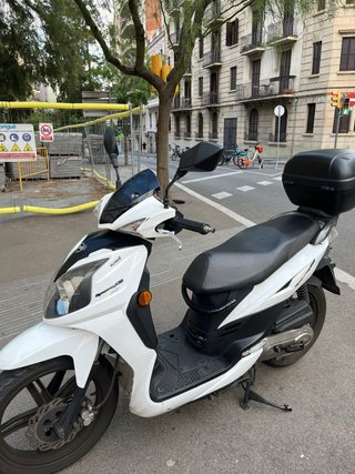 Moto SYM Symphony 50cc Blanca